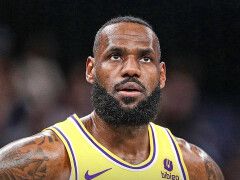LeBron James Signs a 2-Year, $104 Million Extension with the Lakers, Including Trade Waiver and Second-Year Player Option